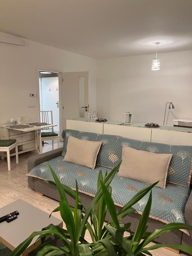 Free Parking In Garage Karolina Plazza, New Cosy Studio With All You Need Prag Exteriör bild