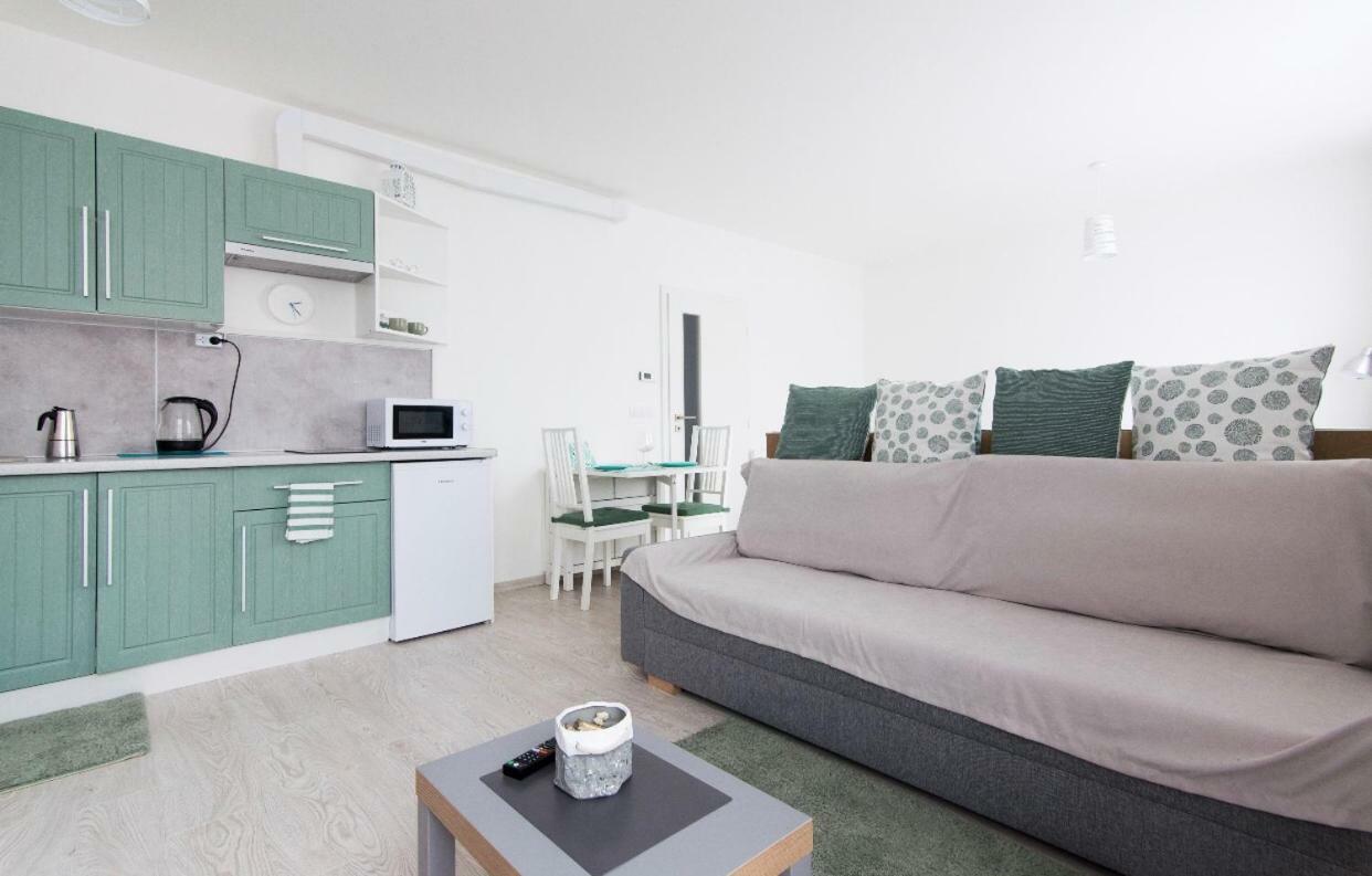 Free Parking In Garage Karolina Plazza, New Cosy Studio With All You Need Prag Exteriör bild